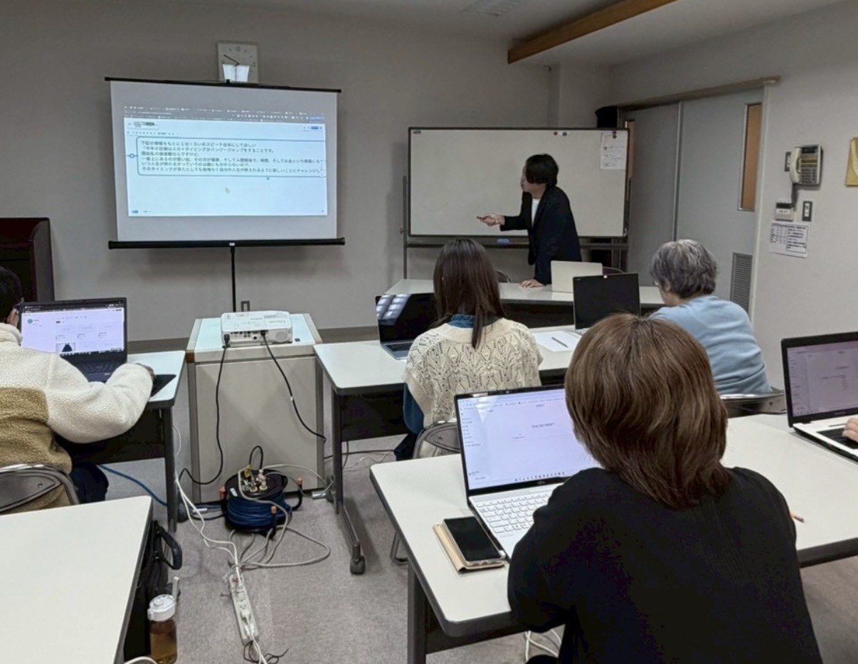 プロジェクターで投影しながら解説